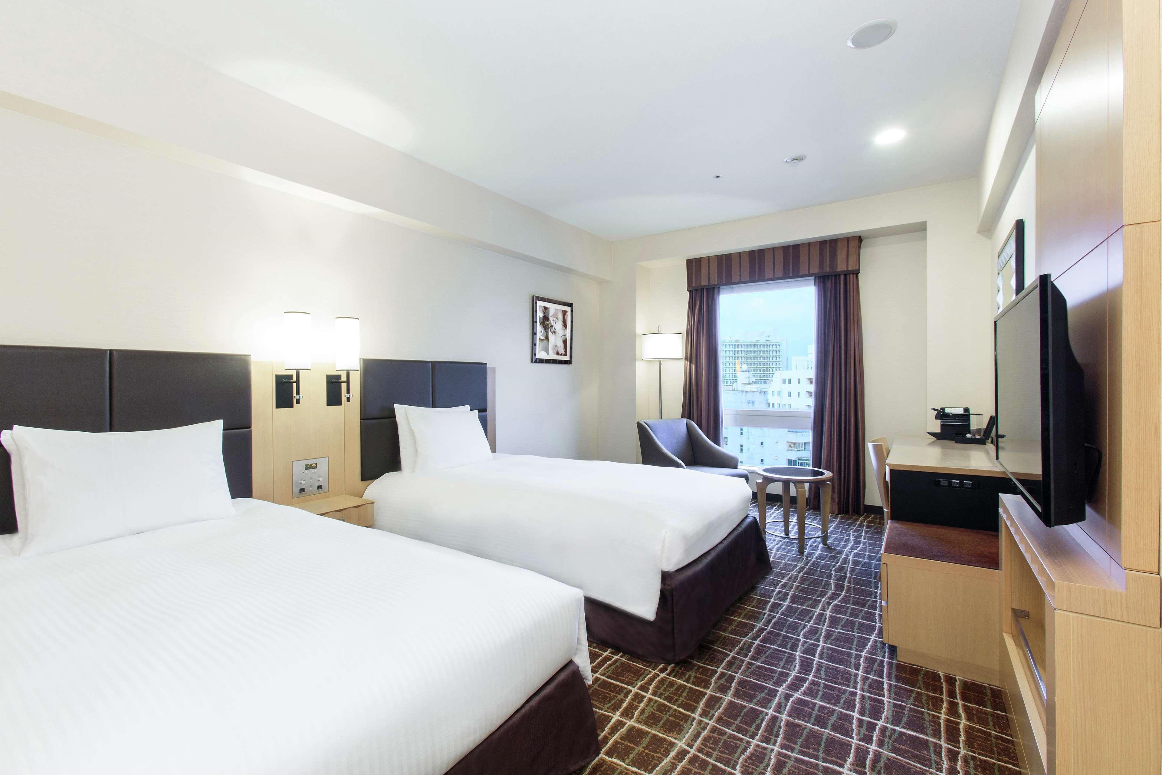 Hotel Doubletree By Hilton Naha Exterior foto
